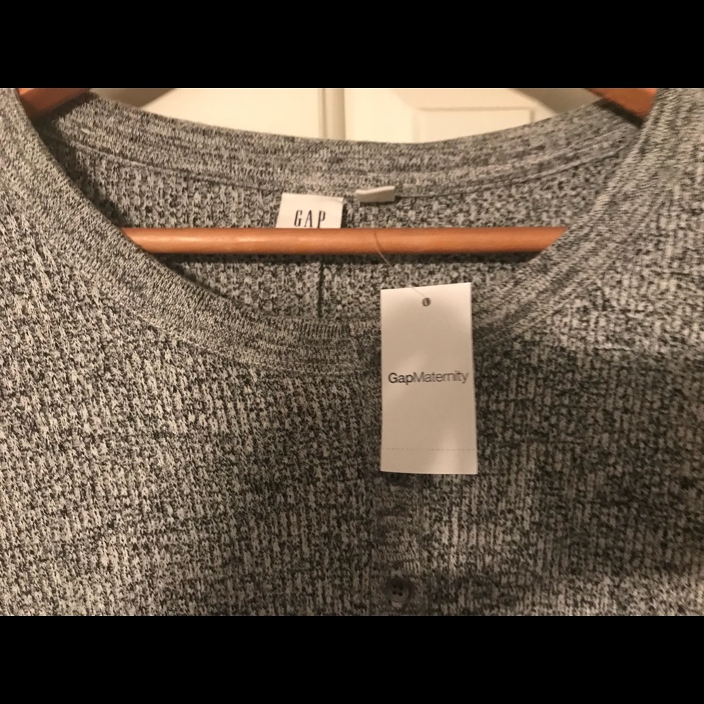 Maternity dress. Gray. Ribbed. Gap maternity.